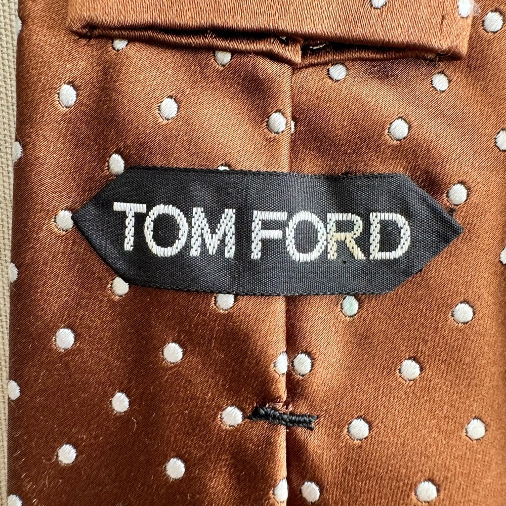 Tom Ford Men’s Silk Tie in Rich Brown with White Dots made in Italy
